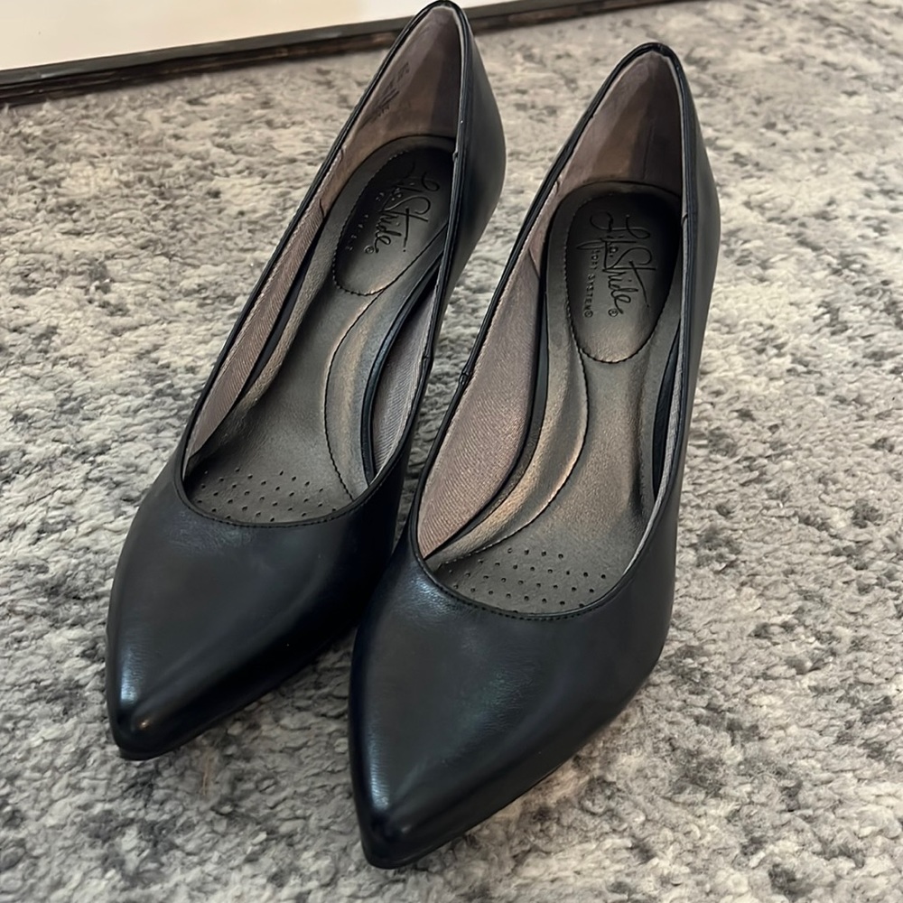 New without box black pumps sizes 8.5 Narrow